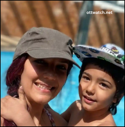 Gauri Spratt Photo with Son